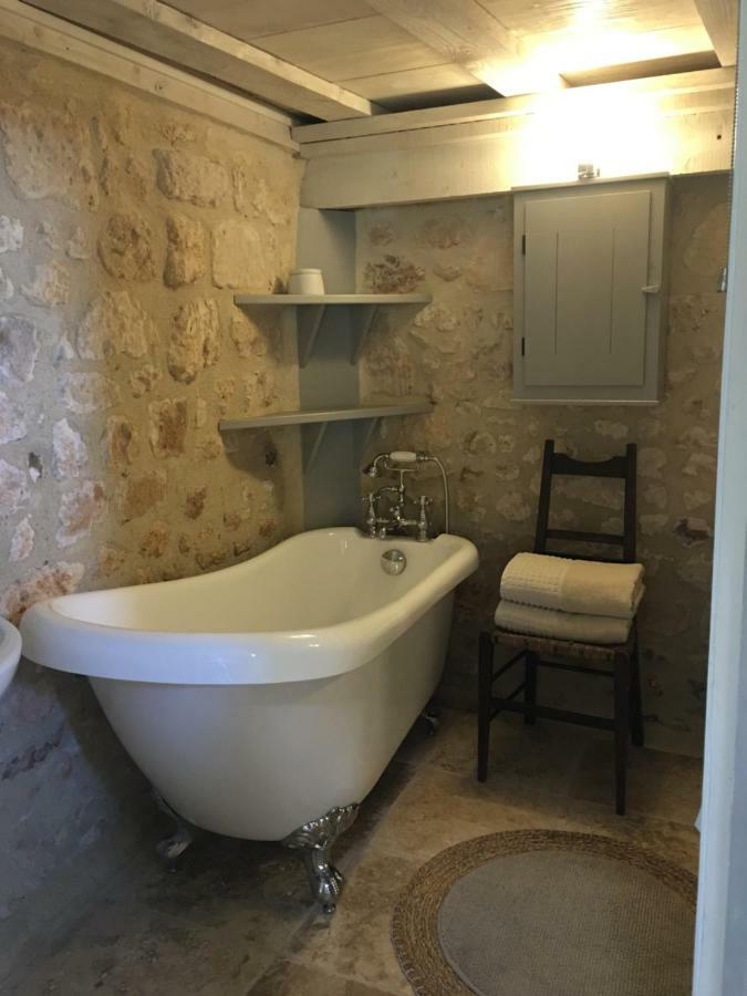 Chez Brown Bed & Breakfast Saint-Thomas-de-Conac Bagian luar foto